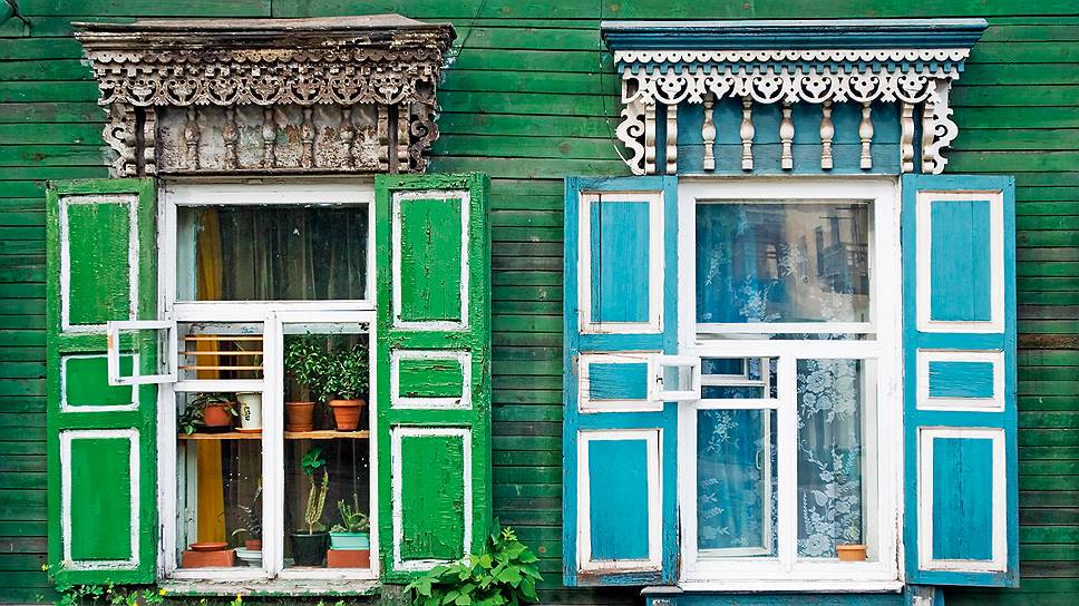 Резные наличники домов в Иркутской области