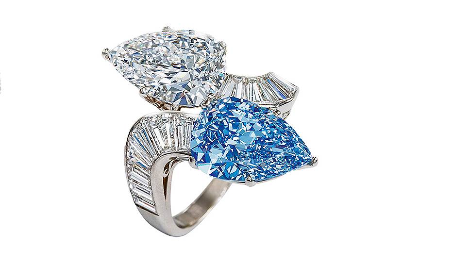 Bulgari, кольцо, золото, голубой и бесцветные бриллианты, продано на Bonhams в сентябре 2013 года за $3 022 800 
