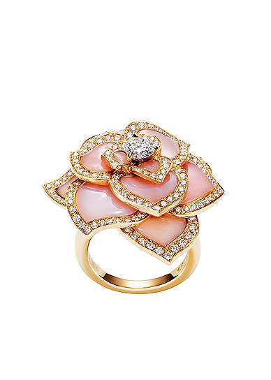 Piaget Кольцо Rose Passion, золото, бриллианты, опалы 