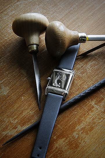 Гравировка часов Reverso, Jaeger-LeCoultre