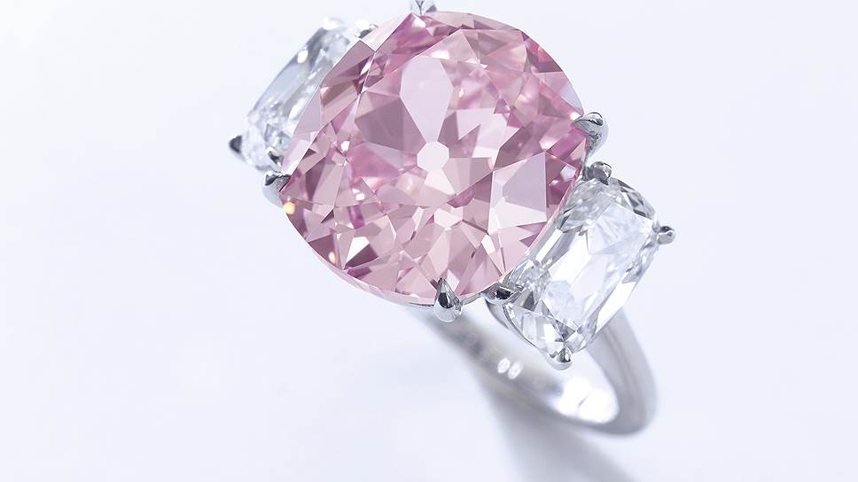 Кольцо, розовый бриллиант The Historic Pink 8,72 карата, бесцветные бриллианты, эстимейт $14-18 млн., Sotheby`s Magnificent Jewels &amp; Noble Jewels 
