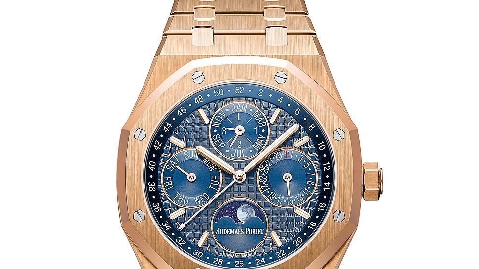 Audemars Piguet Royal Oak Perpetual Calendar. Калибр 5134 высотой в 4,31 мм с автоматическим подзаводом и заасом хода 40 часов. Вечный календарь: дни, недели, месяцы, годы, в том числе високосные, фазы Луны. Циферблат с рисунком Grande Tapisserie и люминесцентными индексами часов. Корпус из стали или розового золота диаметром 41 мм и толщиной в 9,50 мм защищен от воды
до 20 м глубины