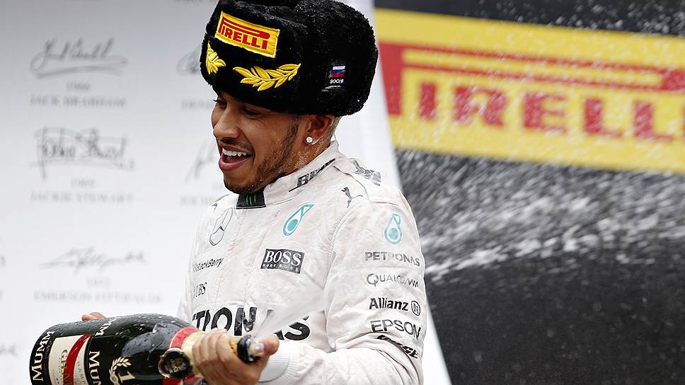 Льюис Хэмилтон обеспечил Mercedes досрочную победу в Кубке конструкторов и второй раз подряд выиграл Гран-при России