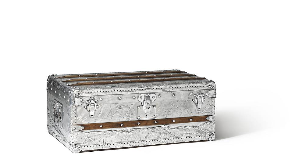 Один из первых инновационных сундуков-чемоданов, придуманных Луи Вюиттоном, вторая половина XIX века 

