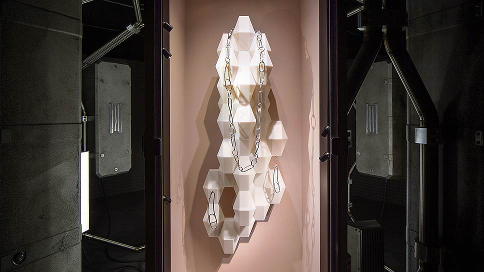Художник Дидье Фаустино предложил создать инсталляции из отпечатанных на 3D-принтерах коробок