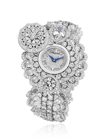 Часы с секретом из коллекции The Garden of Kalahari, белое золото сертификации Fairmined, круглые и грушевидные бриллианты. Часы оснащены калибром L.U.C 96.17-L с микроротором из платины, украшенным бриллиантами