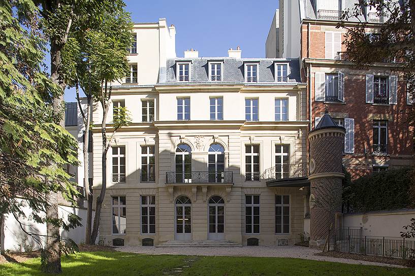 Музей расположен в особняке XVII века на улице Фобур-Сент-Оноре 
