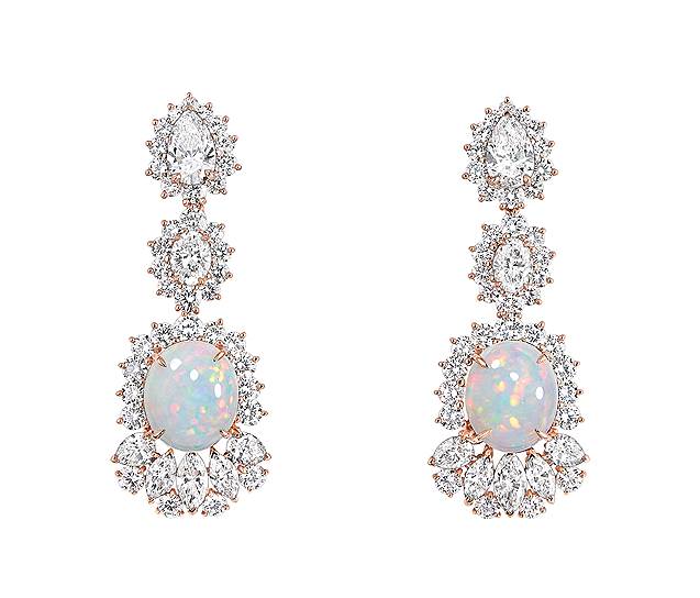 Серьги &quot;Fascinante opale&quot;, розовое золото, бриллианты и белые опалы 
