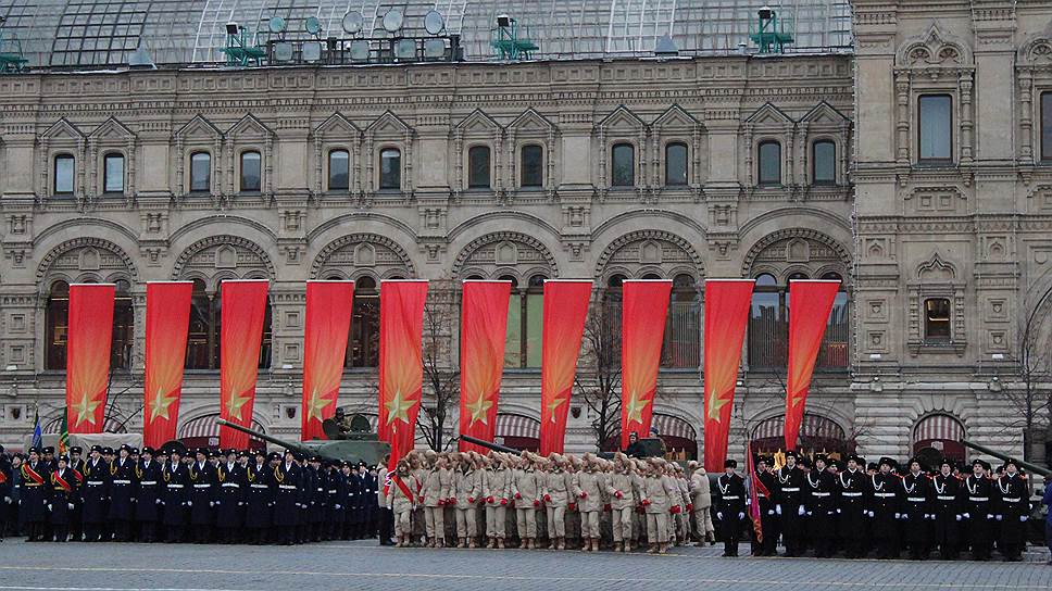 Пройтись торжественным маршем по Красной площади — это награда особо отличившимся юнармейцам. Движение становится полноправным участником большинства военных праздников 

