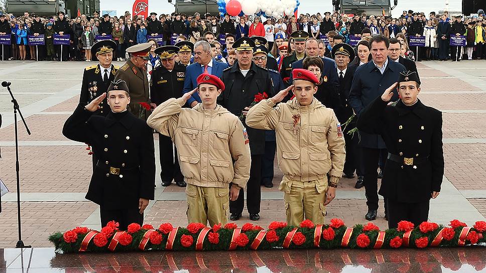 Гости торжественного мероприятия почтили память погибших в боях за освобождение Севастополя