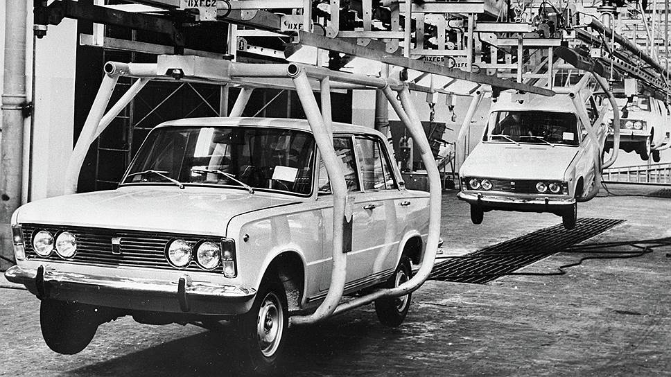 ВАЗ-2101 — разновидность Fiat 124 (на фото) — десятилетиями оставался неотъемлемым элементом советской dolce vita