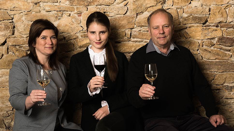 Совладельцы винодельческого дома Бюрнье: Марина, Александра Мария и Рено Бюрнье 
