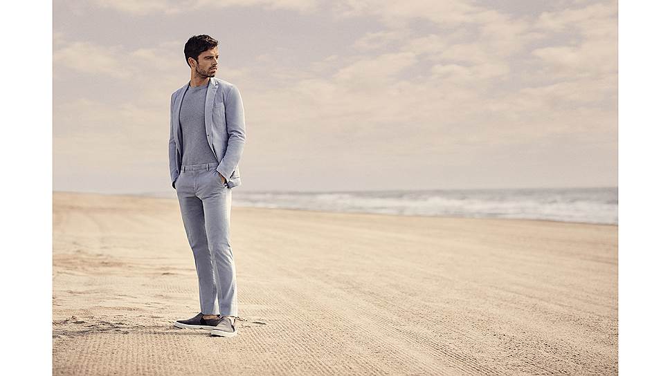 Идеально сидящий костюм. Сшитый мастерами Boss по технологии Garment-dyed, то есть окрашенный после пошива