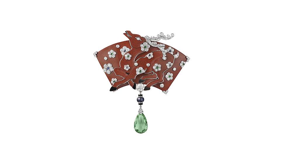 Chanel Fine Jewelry, брошь Bestiaire d'Asie, белое золото, яшма, сапфиры, оникс, изумруды, турмалин, бриллианты  
