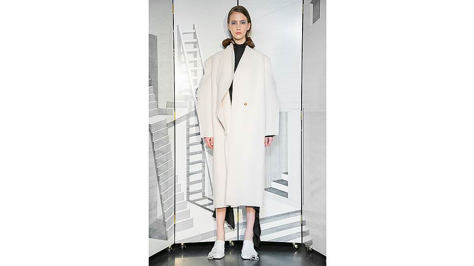 Модели на показе коллекции сезона «осень—зима 2018/19» во время недели моды в Париже
