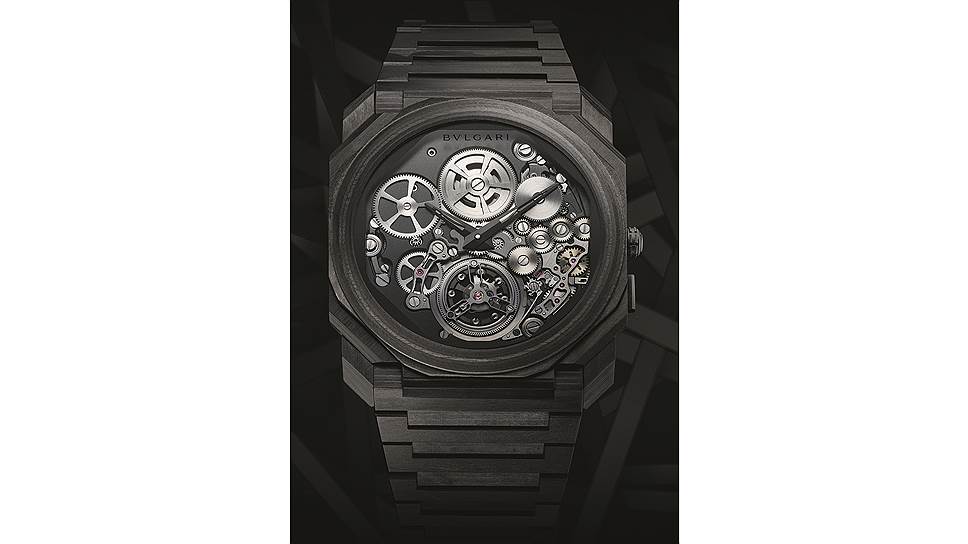 Bvlgari Octo Finissimo Tourbillon Automatic Carbon. Скелетонированный механизм с автоподзаводом и турбийоном помещен в корпус 44 мм из углеволокна с интегрированным браслетом