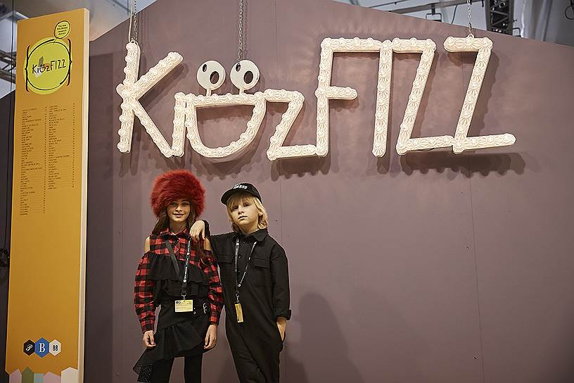 Бэкстейдж показа KidzzFIZZ