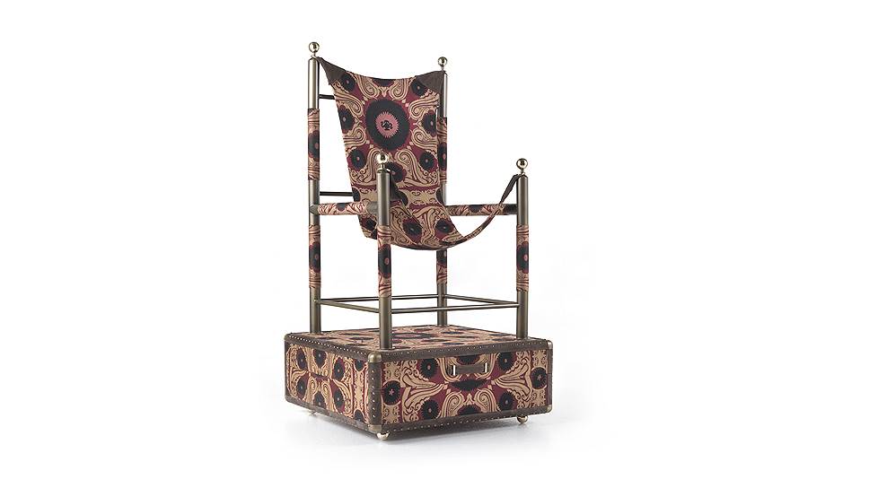 Складное кресло-трон для путешествий Babel, линия Etro Home Interiors в сотрудничестве с Jumbo Group