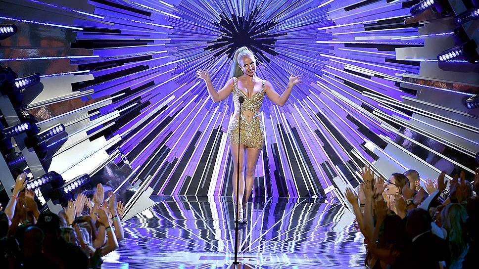 На церемониях вручения наград MTV за лучшие видеоклипы Бритни Спирс выступала неоднократно, дебютировав еще в прошлом тысячелетии (на фото — церемония 2015 года)