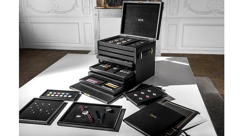 Часы модели Dior Grand Bal, которые можно собирать в различных вариациях