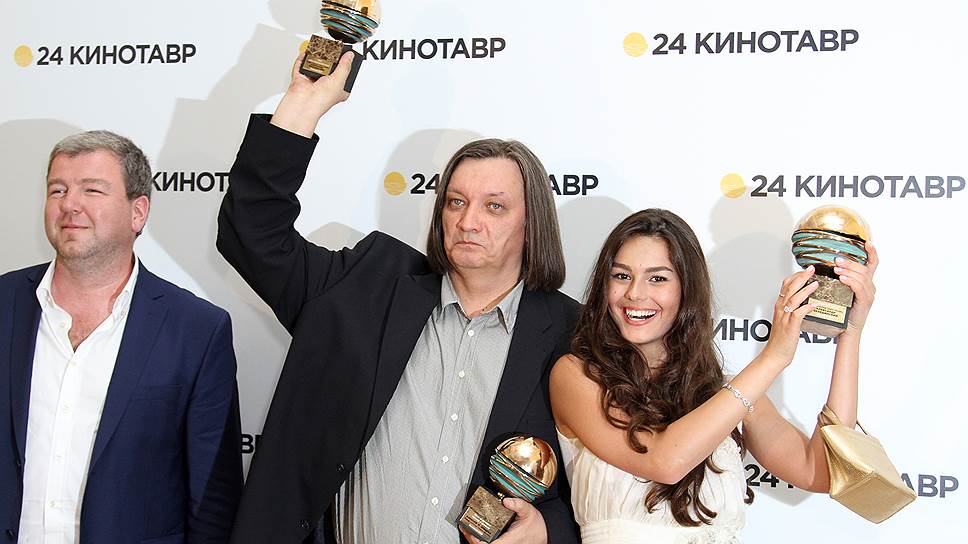 Слева направо: актер Александр Робак, режиссер Александр Велединский, актриса Мария Черных