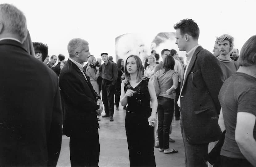 Ларри Гагосян и Дженни Савиль на выставке в Нью-Йорке, 1999