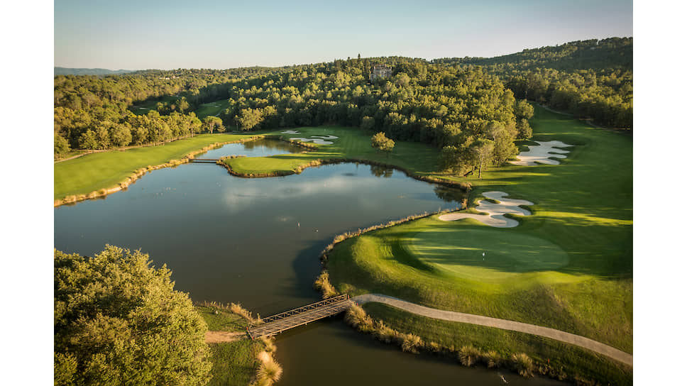 Вид на отель Terre Blanche Hotel Spa Golf Resort