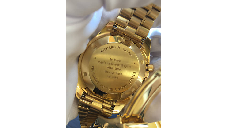 Часы Omega Speedmaster из музея Omega с дарственной надписью президенту Никсону