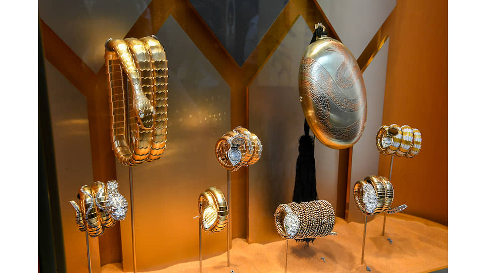 У Bvlgari есть и часы, и украшения в форме змеек