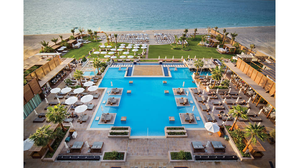 На территории отеля Rixos Premium Dubai 