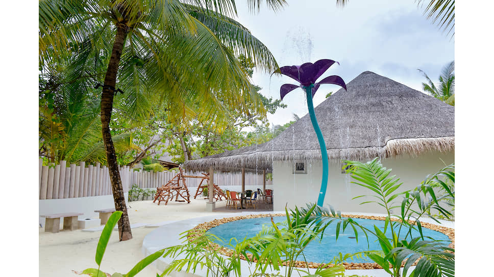 На территории отеля Kanuhura Maldives