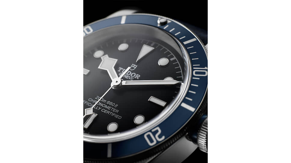 Tudor Black Bay, корпус 41 мм, сталь, алюминиевый ободок, мануфактурный механизм MT5602 с автоматическим подзаводом