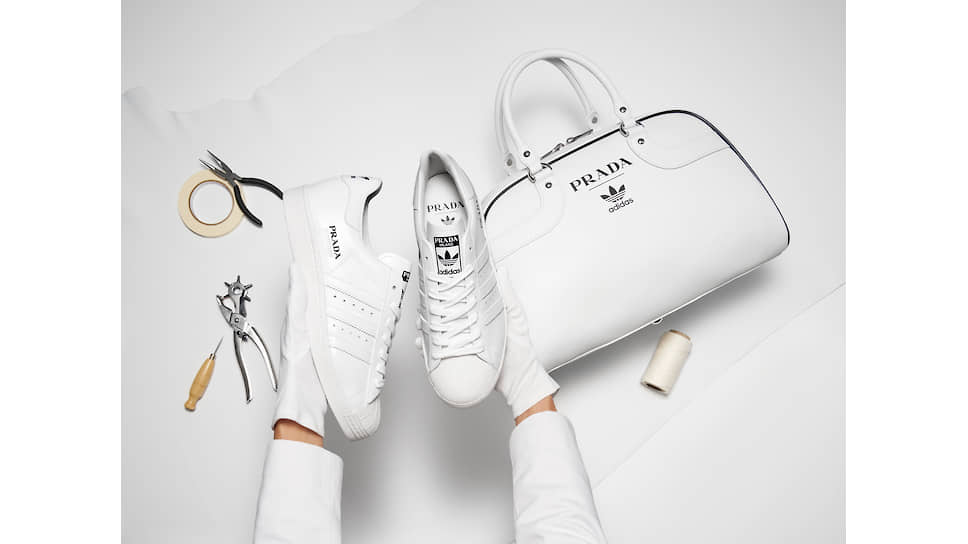 Кроссовки и сумка из совместной коллекции Prada и Adidas