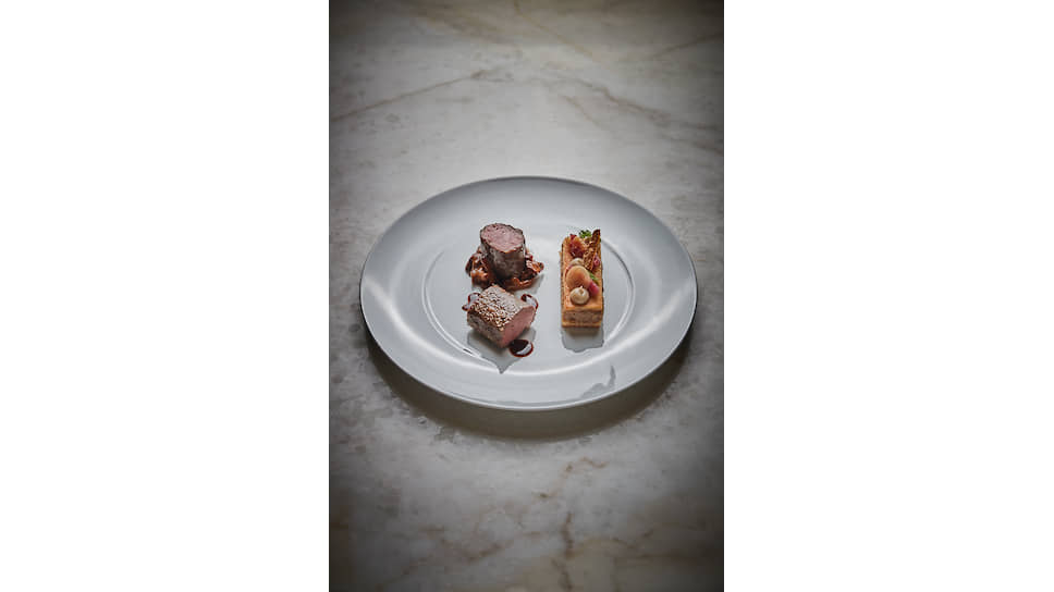 Блюдо от шеф-повара ресторана CottoCrudo Леонардо ди Клементе