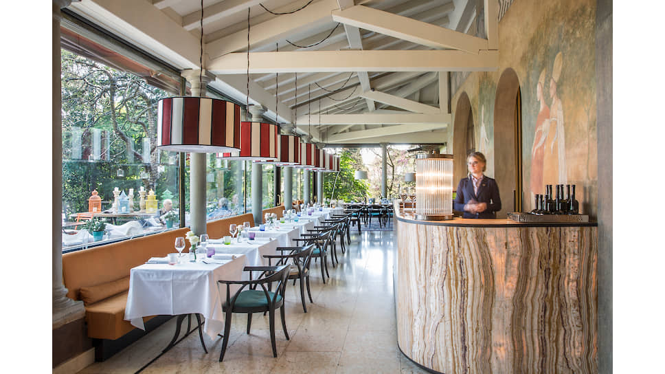 Интерьер ресторана  LeoneFelice Vista Lago в отеле L'Albereta Relais & Chateaux