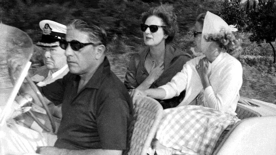 Уинстон Черчилль (на фото слева) дружил с Онассисом и много времени проводил на его яхте, заявляя, что морской воздух продлевает жизнь