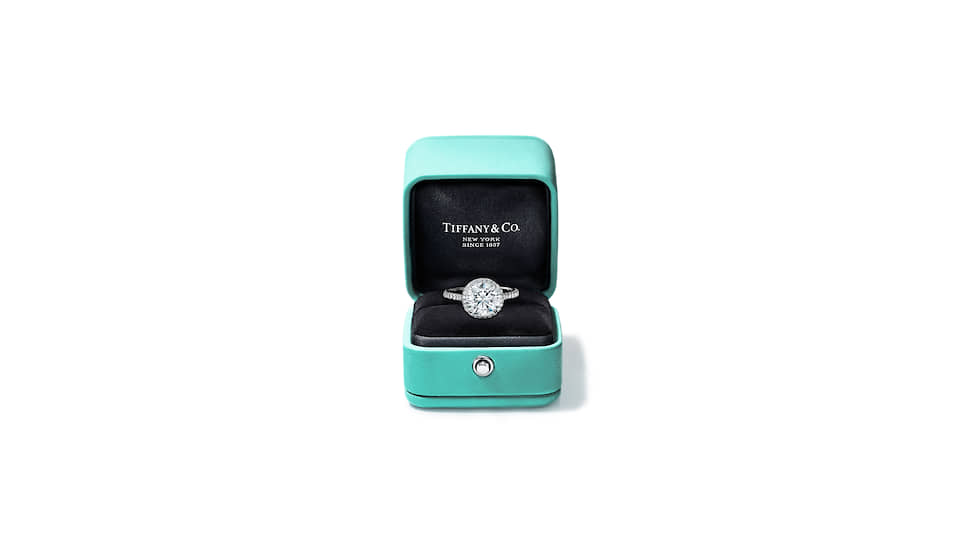 Tiffany &amp; Co. обещают к каждому бриллианту весом более 0,18 карата прилагать сертификат о его происхождении (и помолвочные кольца не исключение).Кольцо Tiffany Soleste, белое золото, бриллианты