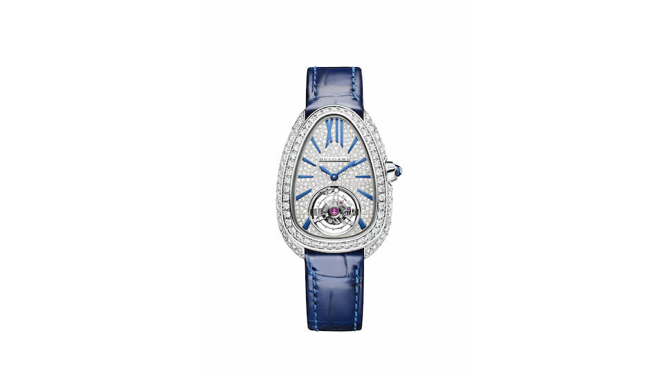 Serpenti Seduttori Tourbillon White Gold, механический мануфактурный калибр BVL150 с ручным заводом; турбийон, индикация часов и минут, 40-часовой запас хода, корпус 34 мм из 18-каратного белого золота, инкрустированный бриллиантами круглой огранки в технике снежной закрепки, циферблат инкрустирован бриллиантами круглой огранки в технике снежноий закрепки, синий ремешок из кожи аллигатора с раскладывающейся застежкой из 18-каратного белого золота, инкрустированной бриллиантами круглой огранки. Всего 299 бриллиантов (общим весом около 2,88 карата) 