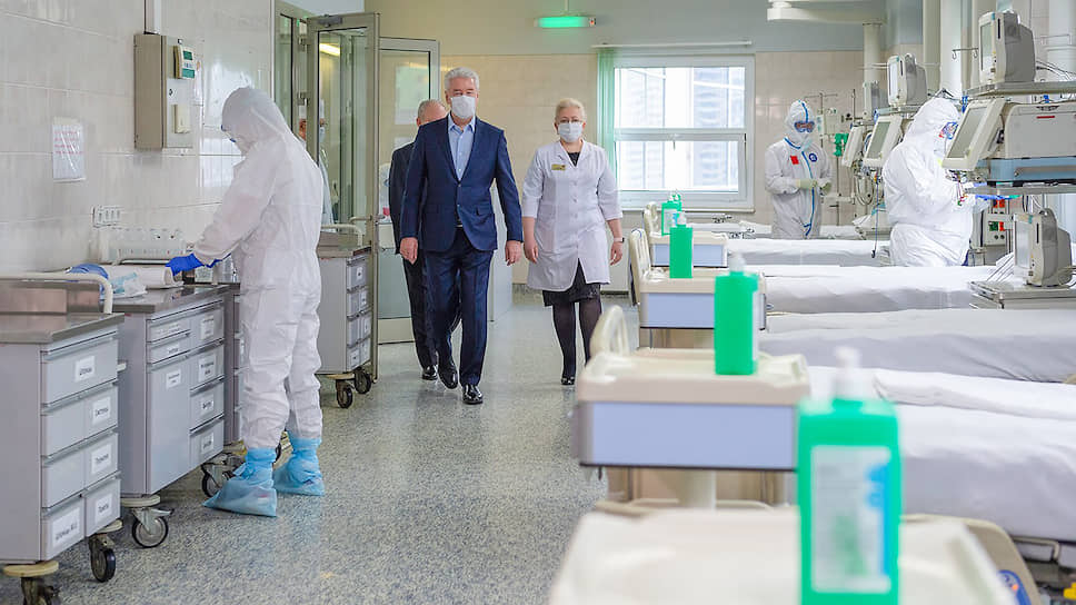 Мэр Москвы Сергей Собянин осматривает стационар на базе городской клинической больницы №31, открытый для лечения заразившихся коронавирусом