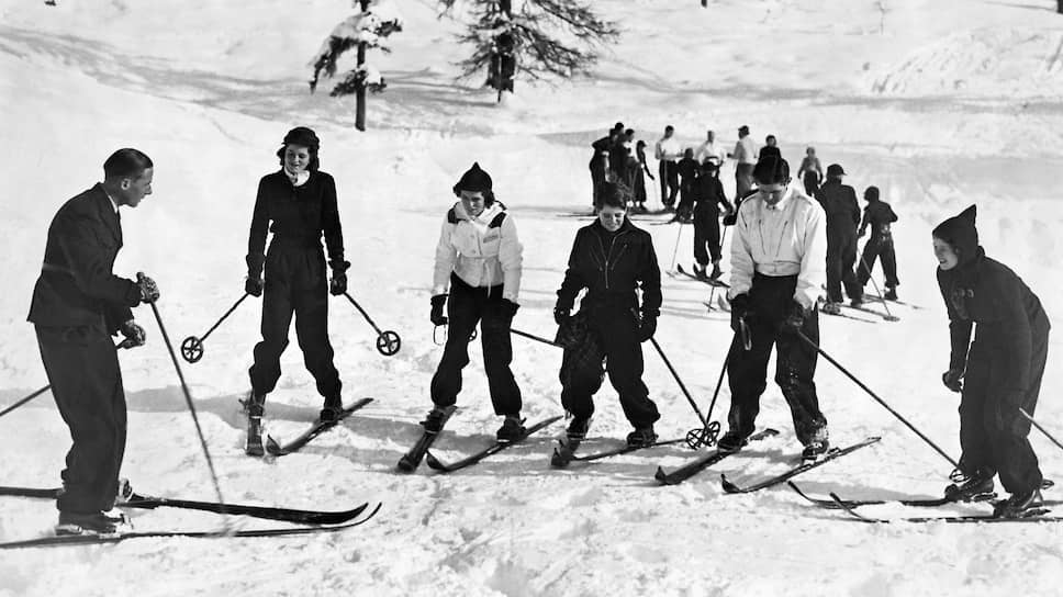Дети Джозефа Кеннеди учатся кататься на горных лыжах. Санкт-Мориц, Швейцария, 1938 год
