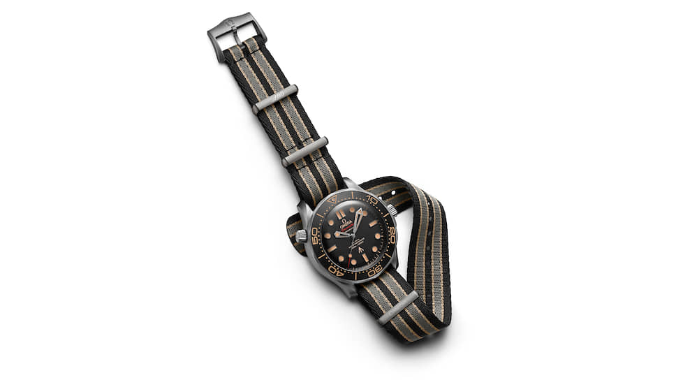 Omega Seamaster Diver 300m Co-Axial Master Chronometer Edition 007 No Time To Die можно носить и на ремешке NATO