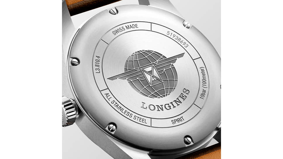 На обратной стороне всех моделей изображена эмблема Longines — песочные часы с крыльями и выгравировано название коллекции Spirit