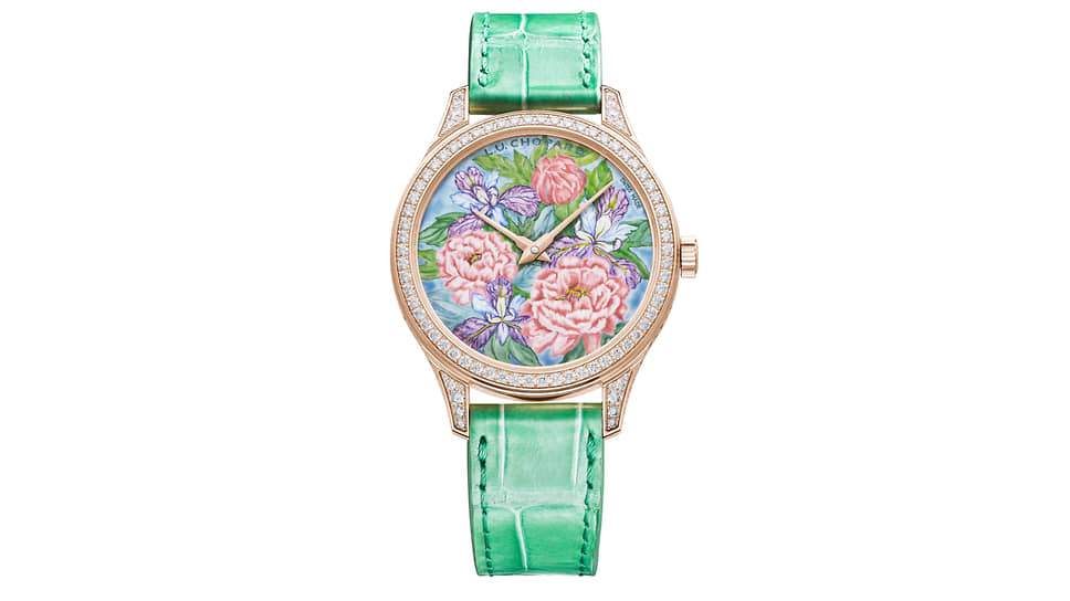 L.U.C XP Esprit de Fleurier Peony, корпус 35 мм из 18-каратного «этичного» розового золота, механизм с автоматическим подзаводом L.U.C 96.23-L, два заводных барабана — технология Twin, запатентованная Chopard, запас хода 65 часов, на циферблате декор в виде пионов в технике горячей эмали, водонепроницаемость до 30 м, в комплекте зеленый ремешок из кожи аллигатора, пронумерованная ограниченная серия 8 экземпляров