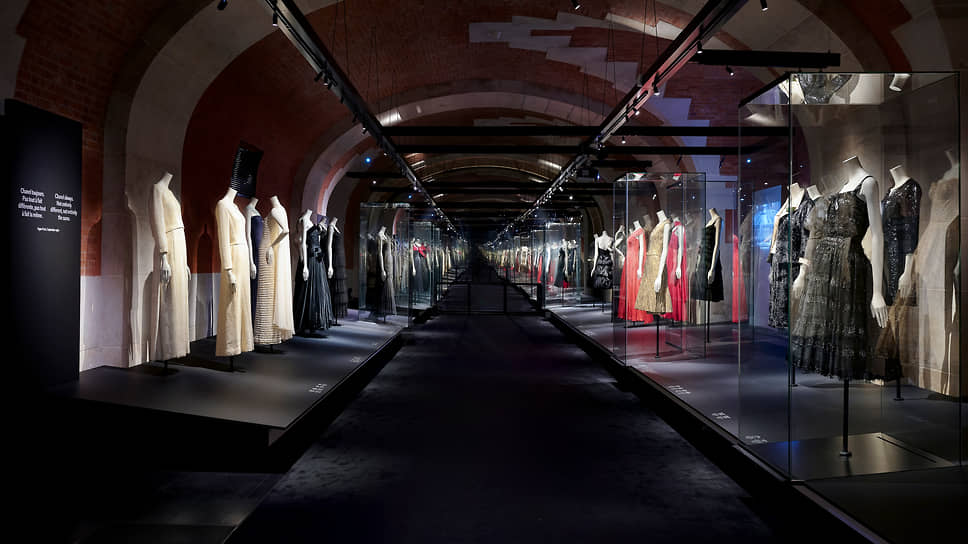 Выставка Gabrielle Chanel. Fashion Manifesto в Парижском музее моды Palais Galliera.