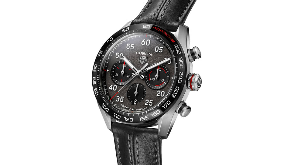 TAG Heuer Carrera Porsche Chronograph на мягком ремешке из телячьей кожи с прострочкой, напоминающей о салоне автомобиля Porsche