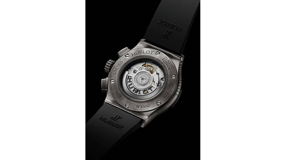 На задней крышке гравированная надпись Limited Edition и порядковый номер модели, ремешок из черного каучука, ограниченная серия 50 экземпляров
