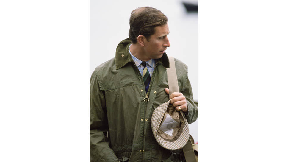Принц Чарльз в вощеной куртке и твидовой кепке Barbour на отдыхе в Шотландии