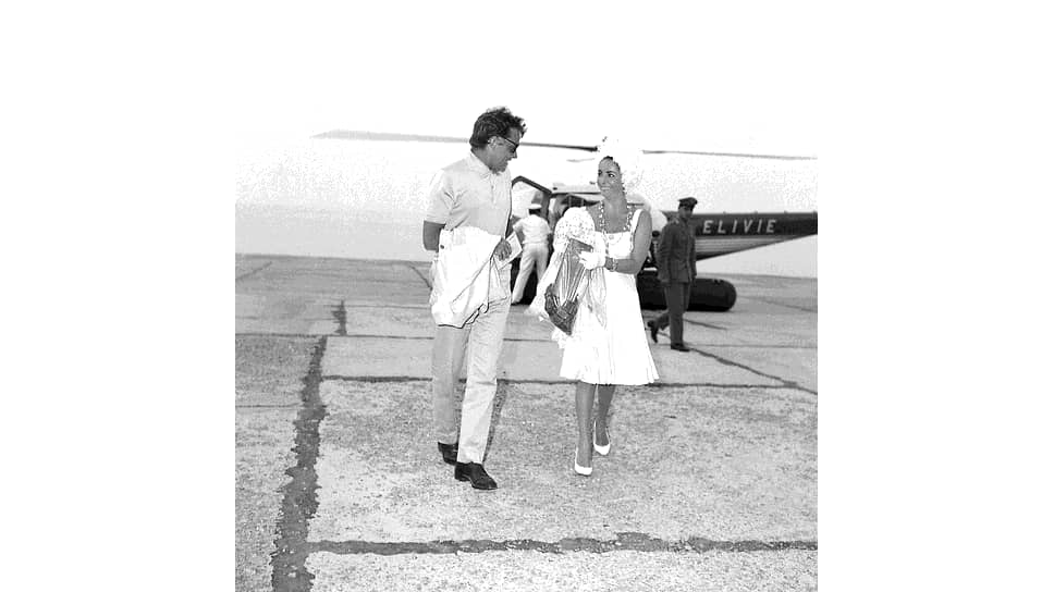 Элизабет Тейлор в украшениях Bvlgari и Ричард Бертон, 1962 год