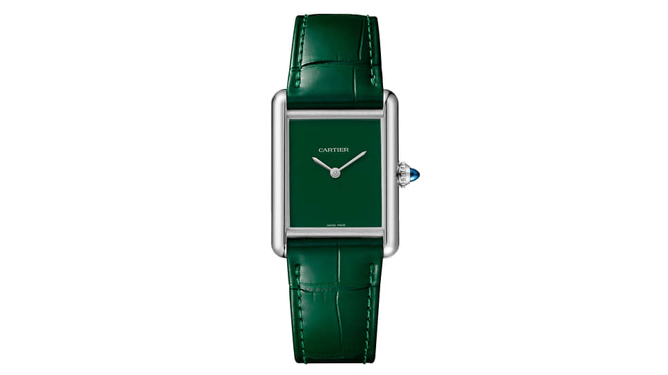 Cartier Tank Must. Корпус из стали толщиной 6,6 мм, стальная заводная головка с кабошоном из синей синтетической шпинели. Кварцевый механизм. Зеленый лакированный циферблат, зеленый ремешок из кожи аллигатора