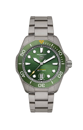 TAG Heuer Aquaracer Professional 300. Корпус 43 мм из матового титана Grade 2 с зеленым матовым циферблатом